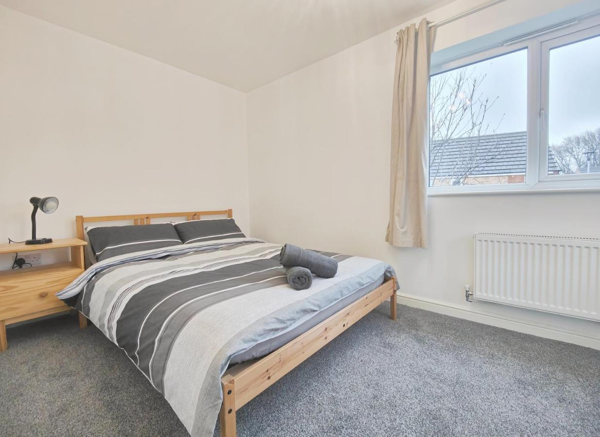 The Metcombe - Holiday Home With Free Parking 10 Minutes Walk To Etihad Stadium & Coop Live Arena Manchester Exteriör bild